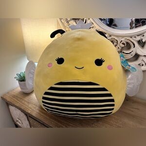 Squishmallows Sunny the 16” Honey Bee